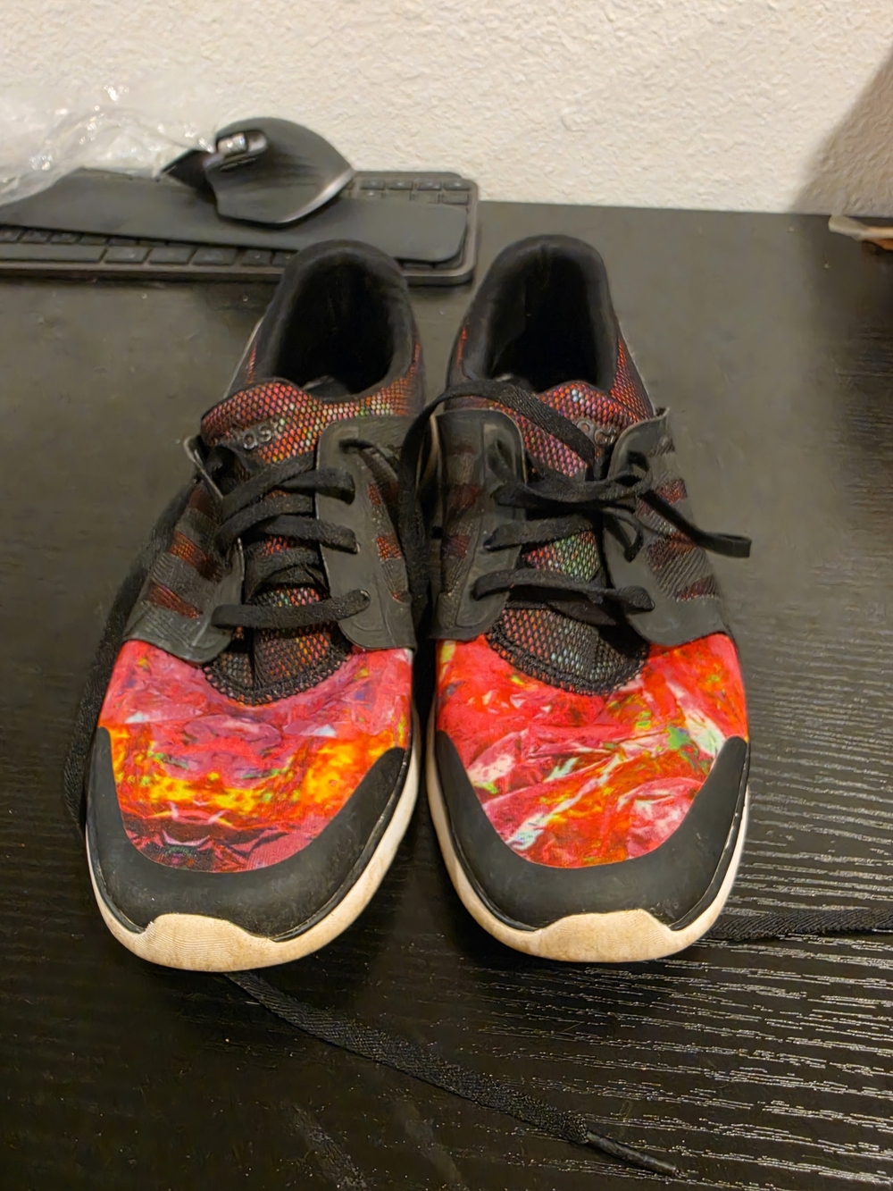 adidas Women's Low Top Lace-Up Athletic Sneaker Black/Red Multicolor